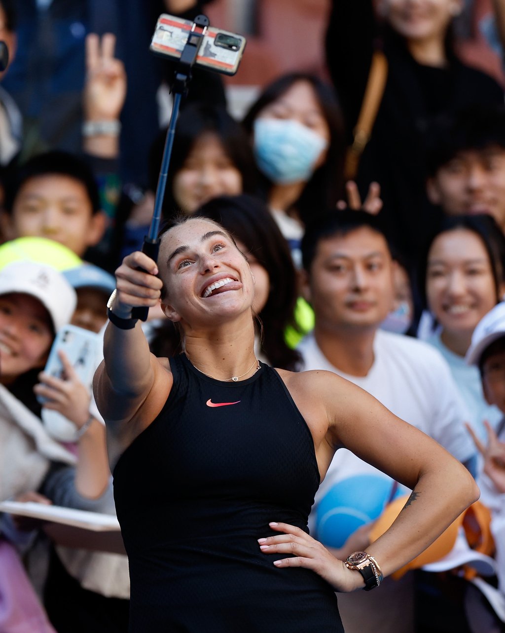 Aryna Sabalenka takes selfies with fans after her win. Photo: Xinhua Aryna Sabalenka takes selfies with fans after her win. Photo: Xinhua
