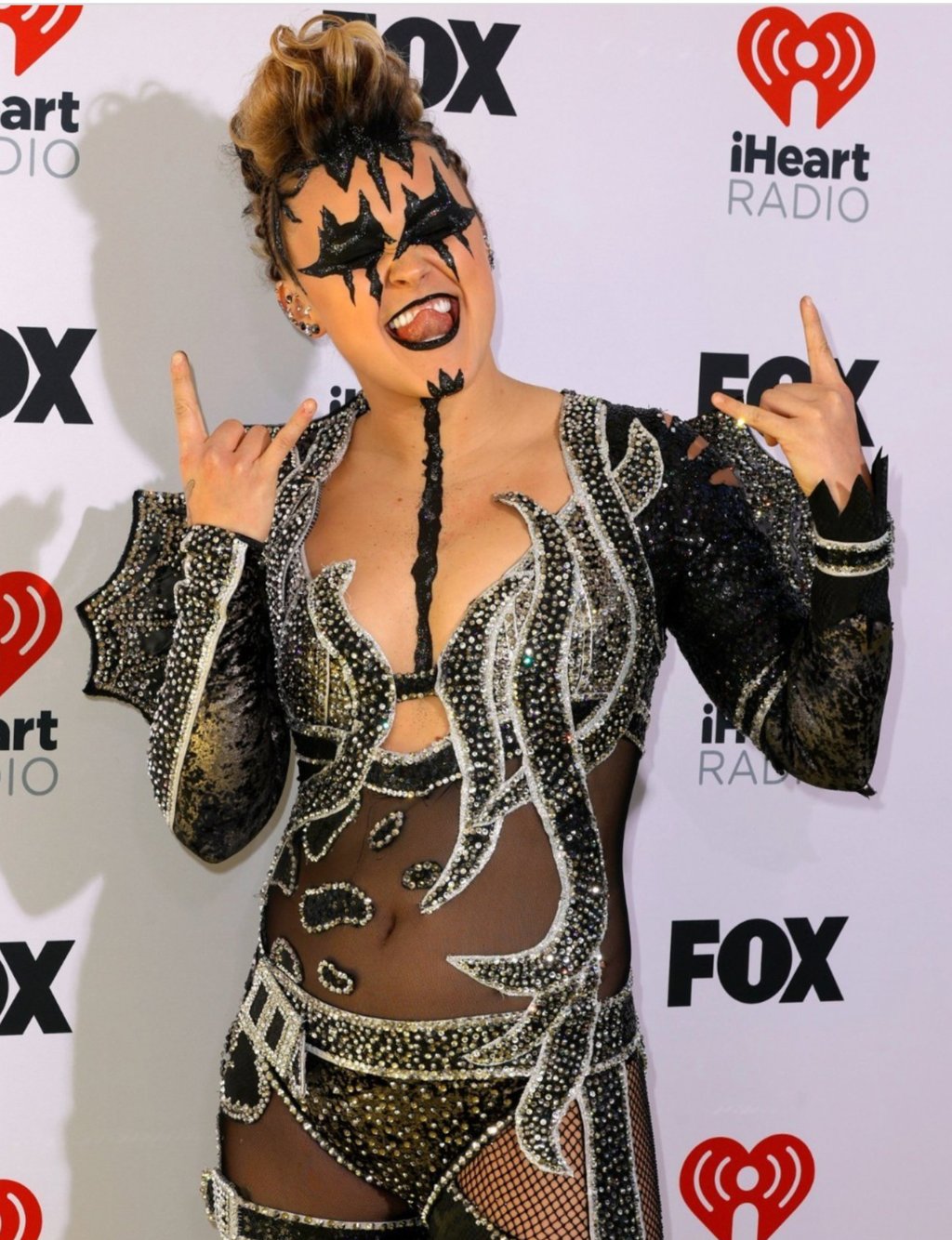 JoJo Siwa came out as lesbian in 2021. Photo: @iheartradioca/Instagram