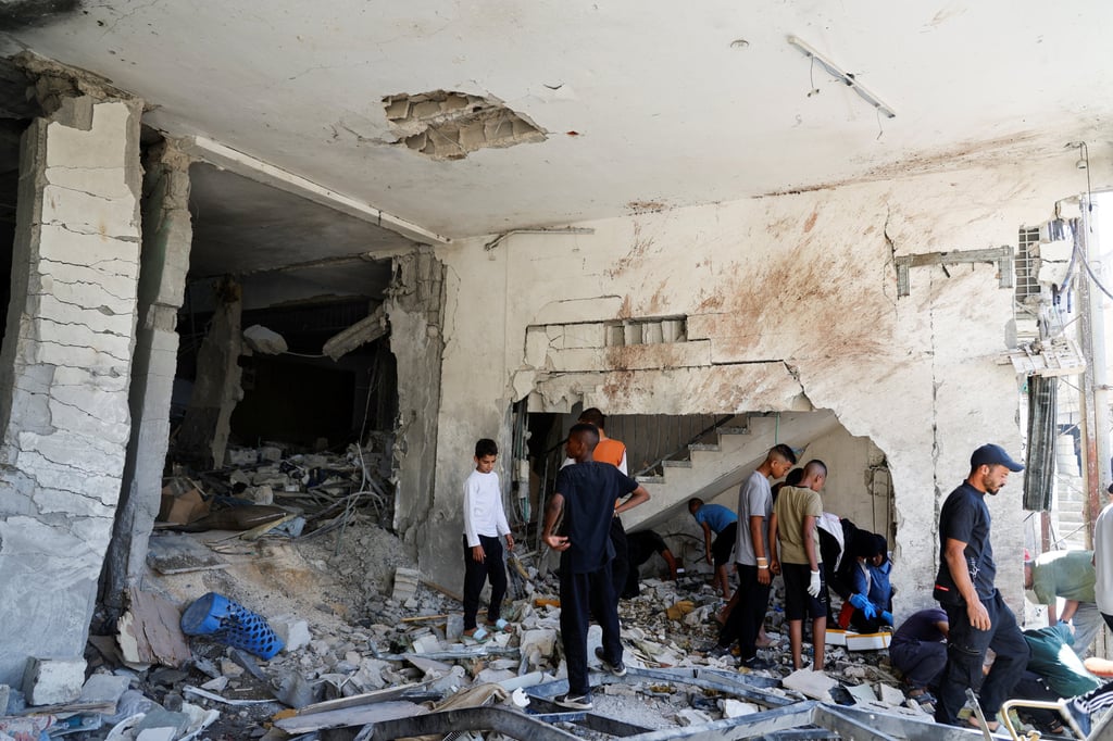 Palestinians inspect the damage from the Israeli strike. Photo: Reuters Palestinians inspect the damage from the Israeli strike. Photo: Reuters