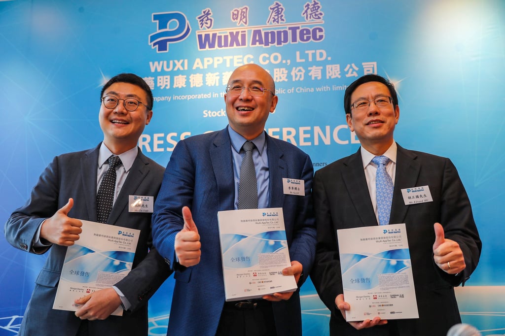 WuXi AppTec founder, chairman and chief executive Li Ge (centre) is flanked by then-joint company secretary Yao Chi (left) and vice-chairman Edward Hu at the firm’s global offering press conference in Hong Kong on November 30, 2018. Photo: Edward Wong