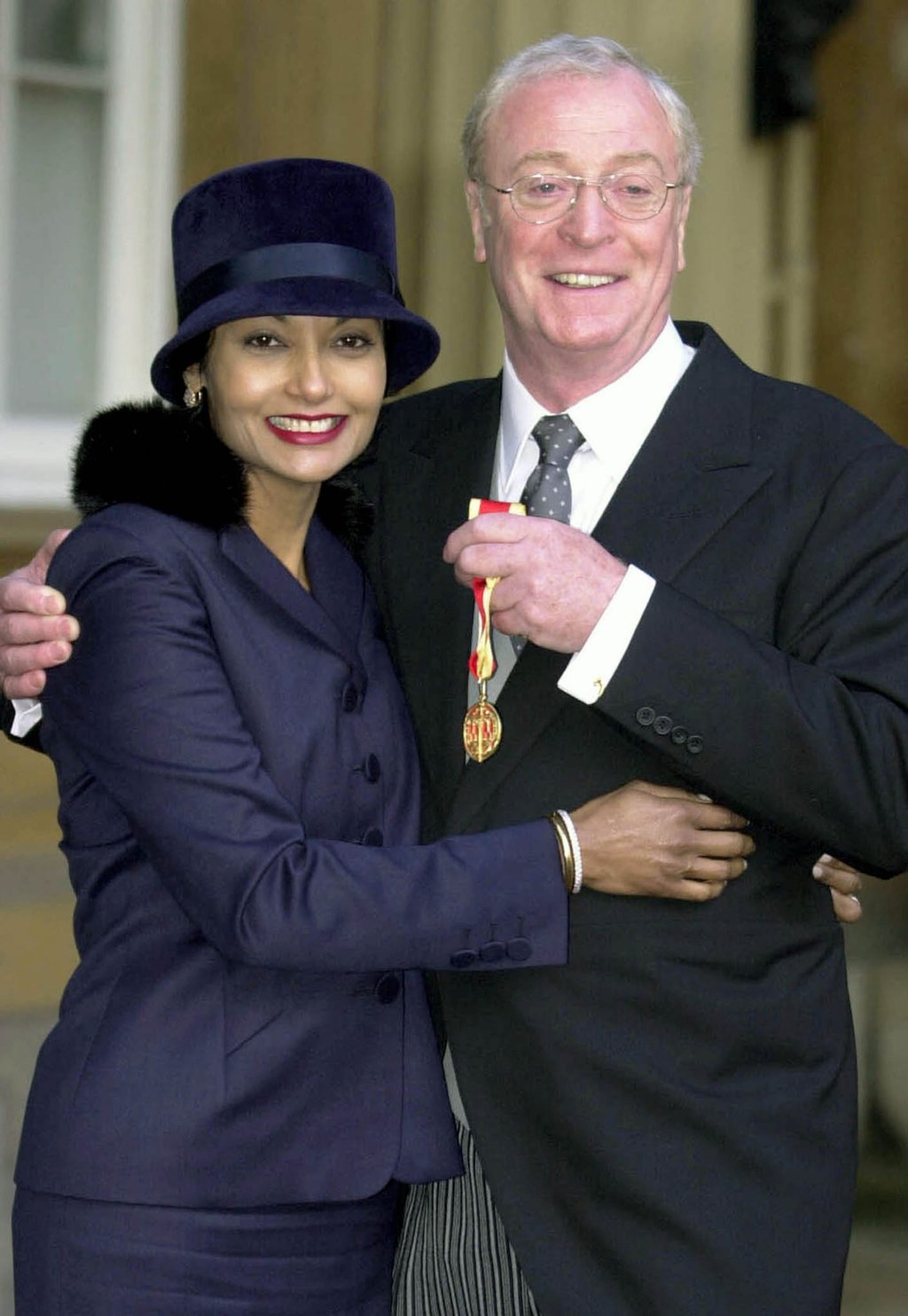 Michael Caine stands with his wife Shakira in 2000. Photo: Reuters