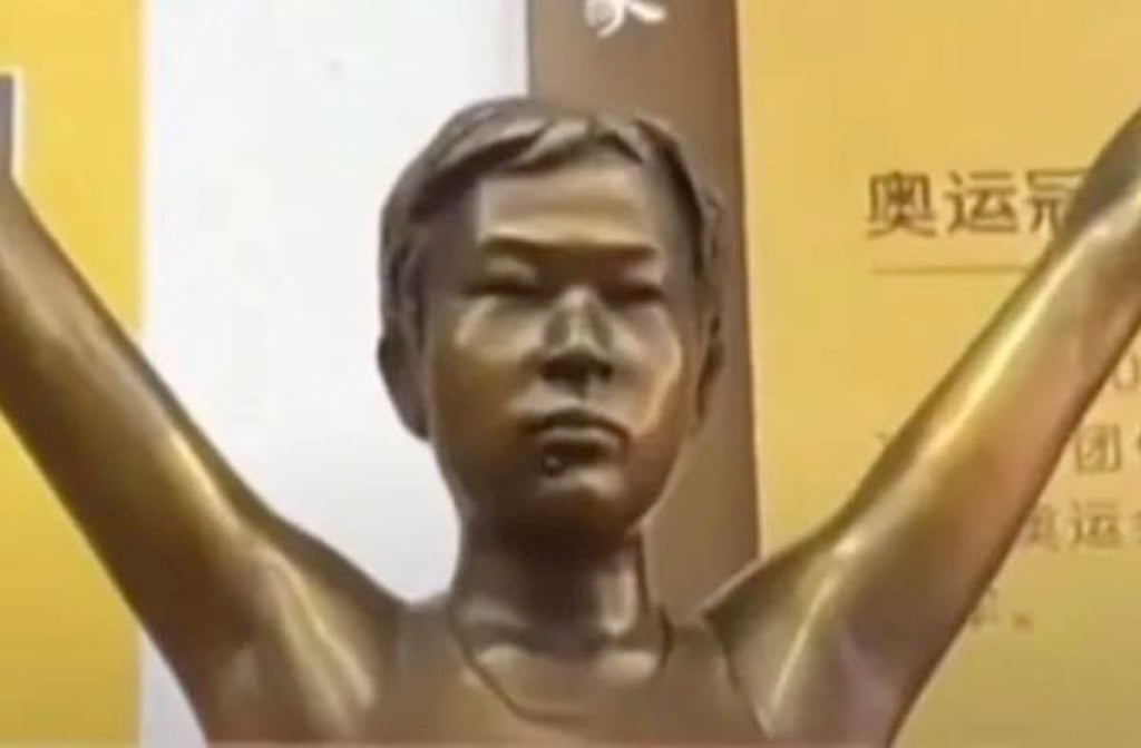 Critics say the only clear feature which resembles Quan is the mole on the statue’s face. Photo: Weibo Critics say the only clear feature which resembles Quan is the mole on the statue’s face. Photo: Weibo
