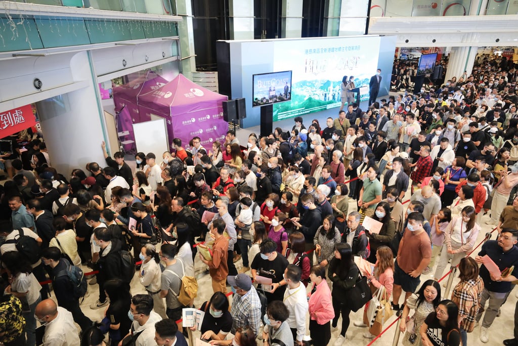 Prospective buyers queue up to buy flats CK Asset’s Blue Coast project in Wong Chuk Hang on April 6. Photo: Xiaomei Chen Prospective buyers queue up to buy flats CK Asset’s Blue Coast project in Wong Chuk Hang on April 6. Photo: Xiaomei Chen