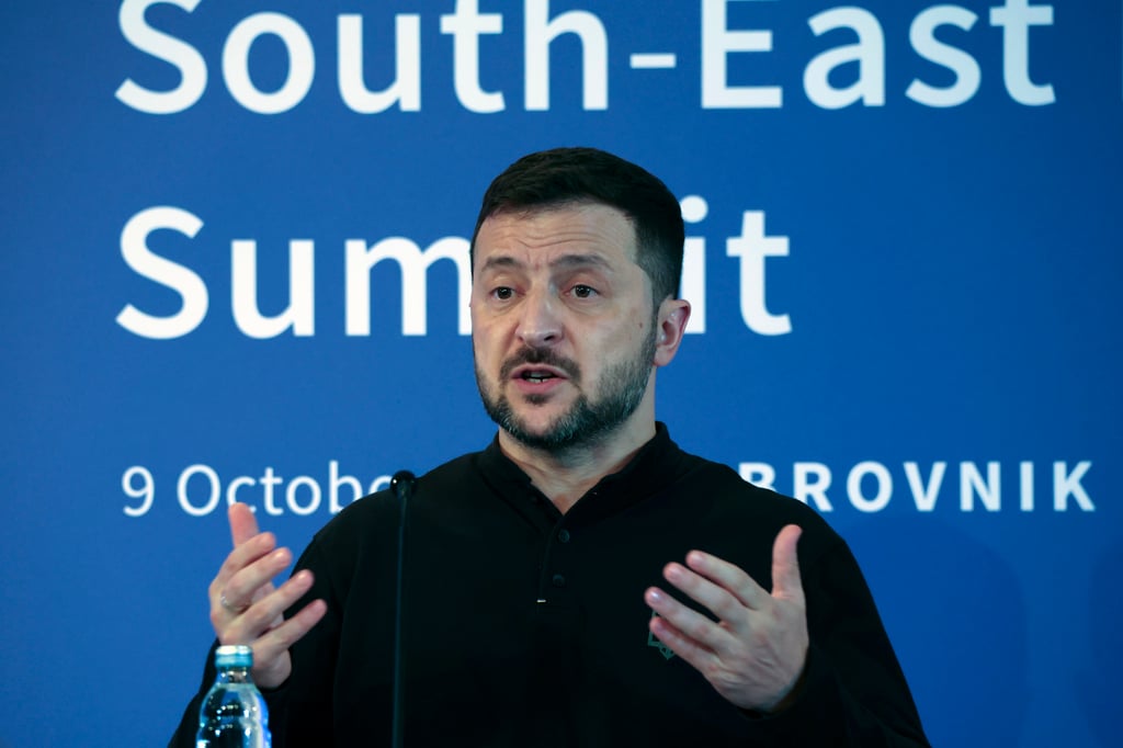 Ukrainian President Volodymyr Zelensky attends a news conference in Dubrovnik, Croatia, on Wednesday. Photo: AP Ukrainian President Volodymyr Zelensky attends a news conference in Dubrovnik, Croatia, on Wednesday. Photo: AP