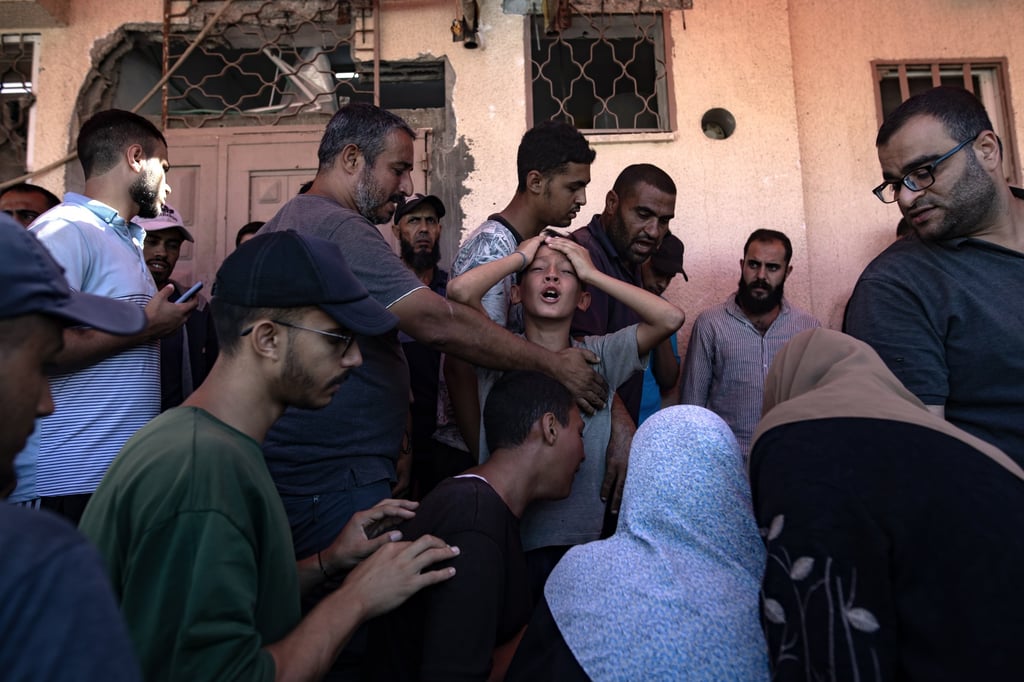 Palestinians mourn their relatives who were killed in an Israeli airstrike on the Rufaida School. Photo: EPA-EFE Palestinians mourn their relatives who were killed in an Israeli airstrike on the Rufaida School. Photo: EPA-EFE