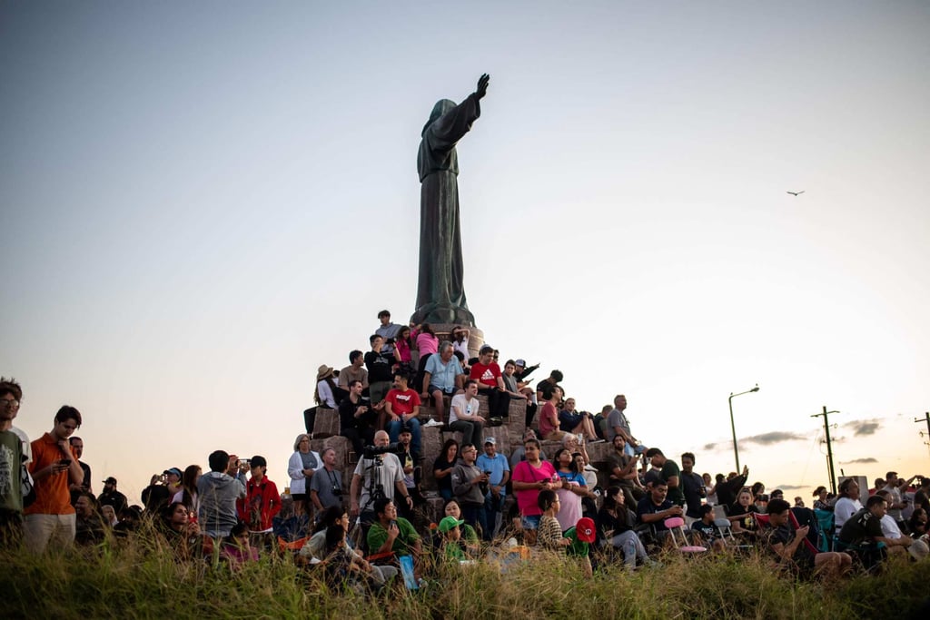 People await the launch of the SpaceX Starship from Starbase near Boca Chica, Texas, on Sunday. Photo: Agence France-Presse People await the launch of the SpaceX Starship from Starbase near Boca Chica, Texas, on Sunday. Photo: Agence France-Presse