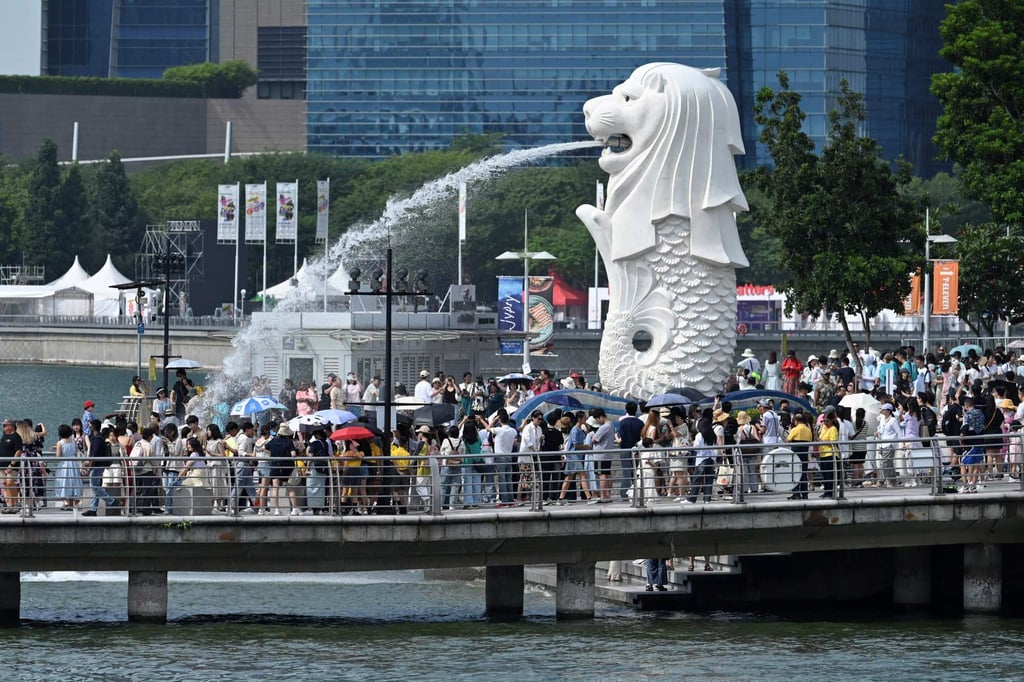 People gather next to the Merlion statue at the Marina Bay Waterfront Promenade in Singapore on August 7, 2024. Photo: AFP People gather next to the Merlion statue at the Marina Bay Waterfront Promenade in Singapore on August 7, 2024. Photo: AFP