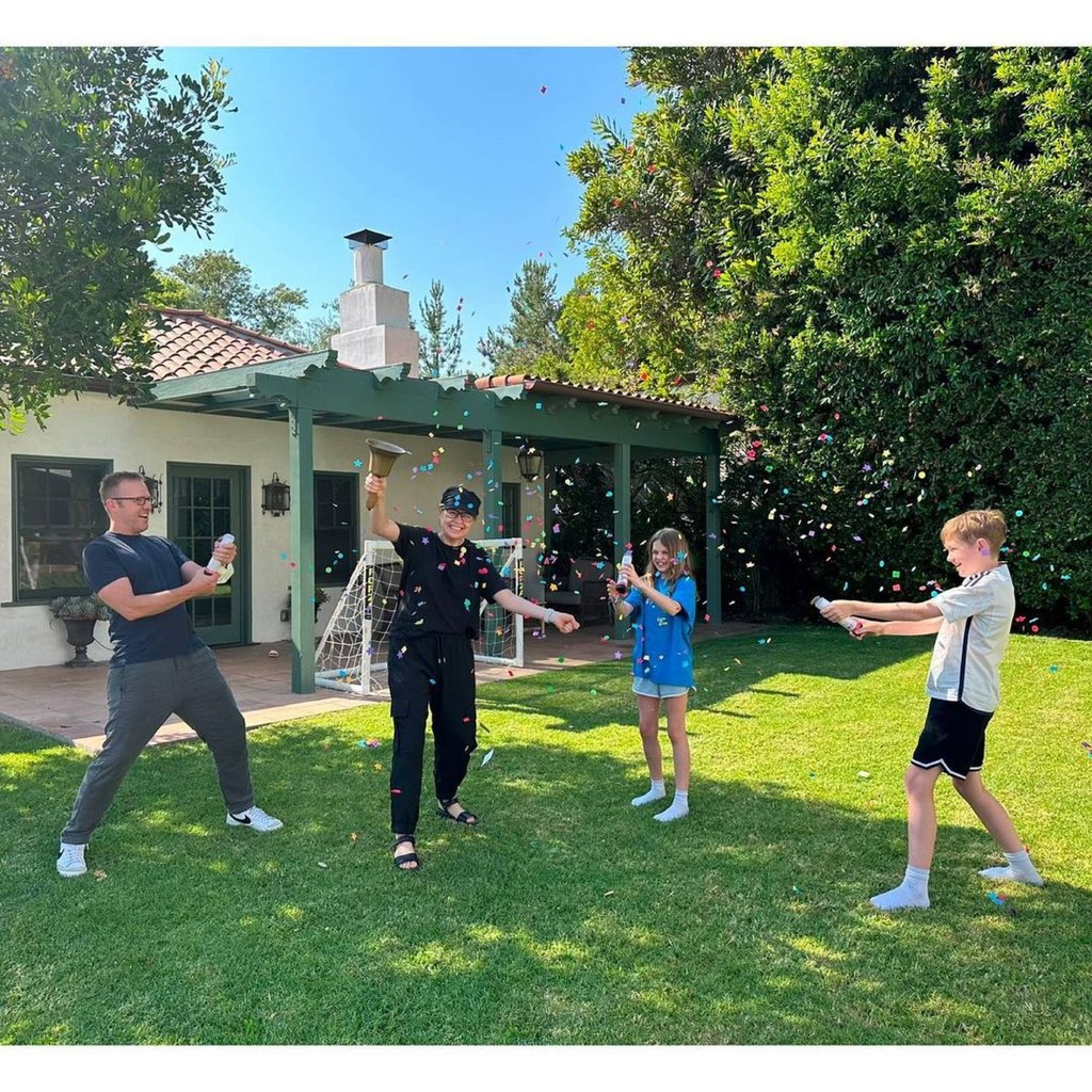 Jenna Fischer celebrating the completion of her cancer treatment with her family. Photo: @msjennafischer/Instagram Jenna Fischer celebrating the completion of her cancer treatment with her family. Photo: @msjennafischer/Instagram
