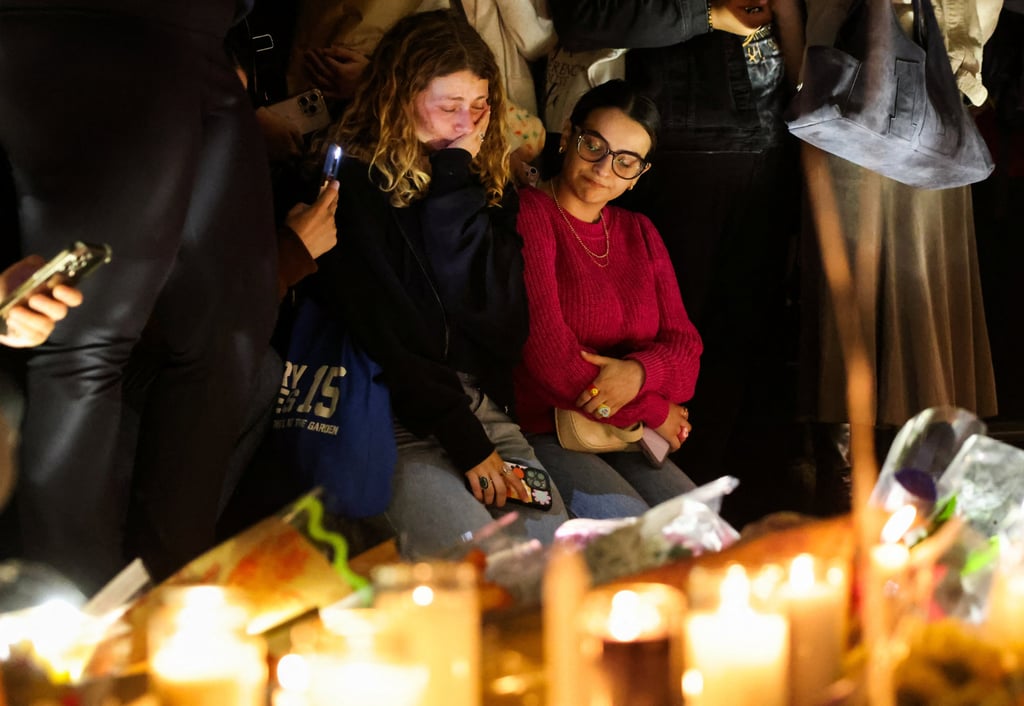 People gather during a vigil to celebrate Payne’s life at Washington Square Park in New York on Sunday. Photo: Reuters People gather during a vigil to celebrate Payne’s life at Washington Square Park in New York on Sunday. Photo: Reuters