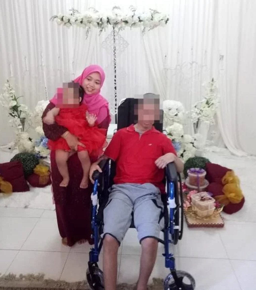During his six-year recovery, Syazwani diligently attended to his daily needs, which included feeding, cleaning, and bathing him. Photo: Facebook During his six-year recovery, Syazwani diligently attended to his daily needs, which included feeding, cleaning, and bathing him. Photo: Facebook