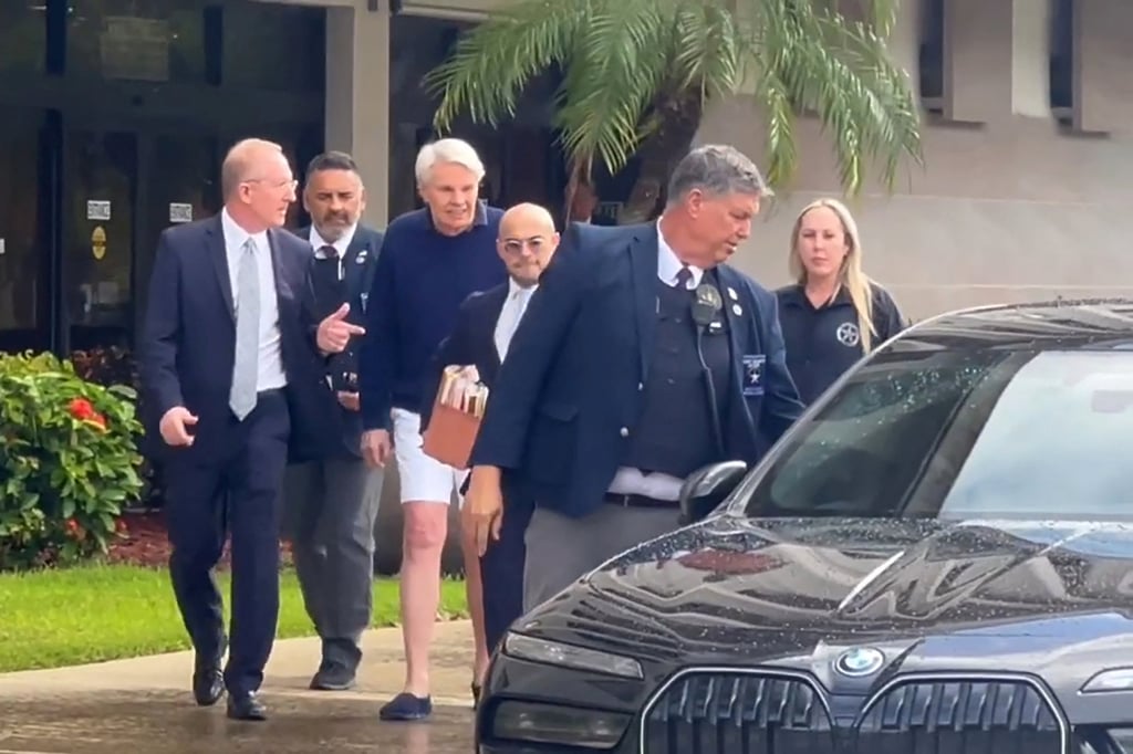 Mike Jeffries leaves federal court after he was criminally charged in West Palm Beach, Florida, Photo: Reuters