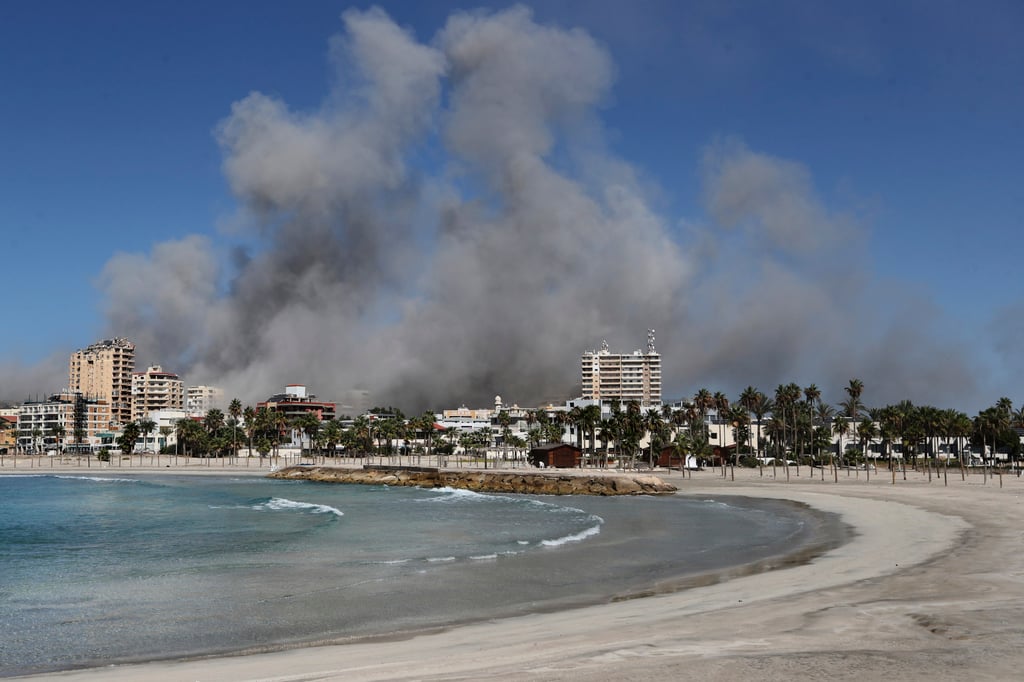 Smoke rises from buildings hit in Israeli airstrikes in Tyre, Lebanon. Photo: AP Smoke rises from buildings hit in Israeli airstrikes in Tyre, Lebanon. Photo: AP