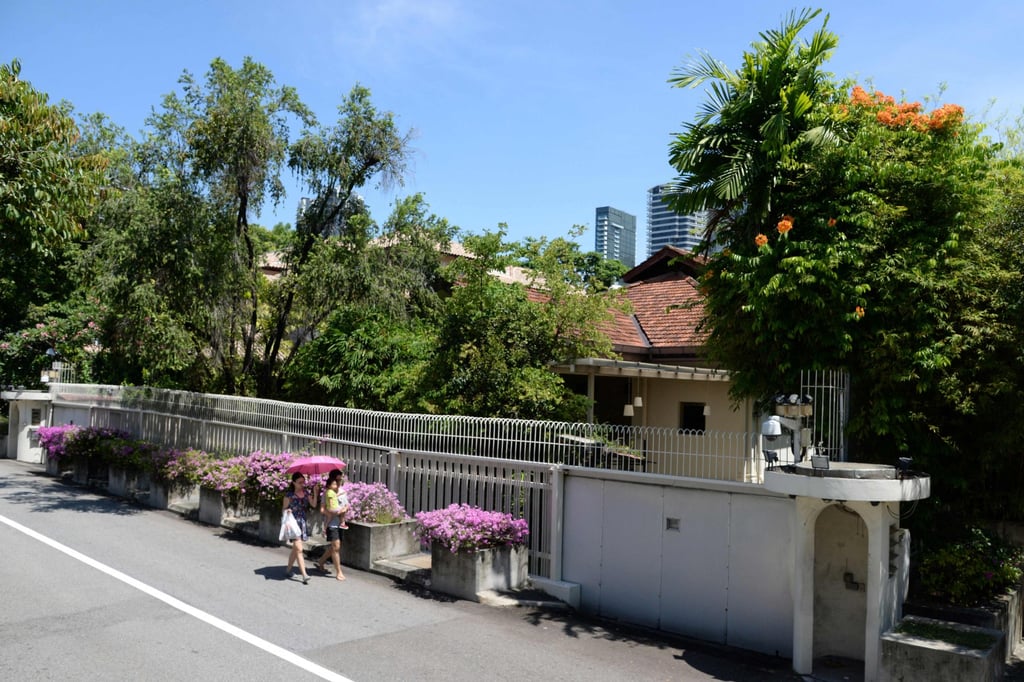 People walking past the house of Singapore’s late prime minister Lee Kuan Yew at 38 Oxley Road. Photo: AFP People walking past the house of Singapore’s late prime minister Lee Kuan Yew at 38 Oxley Road. Photo: AFP