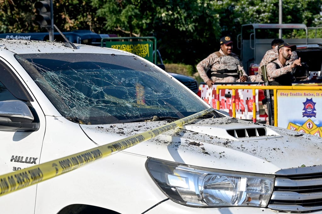 Paramilitary personnel guard the site of an explosion allegedly by separatist militants targeting a high-level convoy of Chinese engineers and investors near the Karachi international airport in Karachi on October 7. Photo: AFP Paramilitary personnel guard the site of an explosion allegedly by separatist militants targeting a high-level convoy of Chinese engineers and investors near the Karachi international airport in Karachi on October 7. Photo: AFP