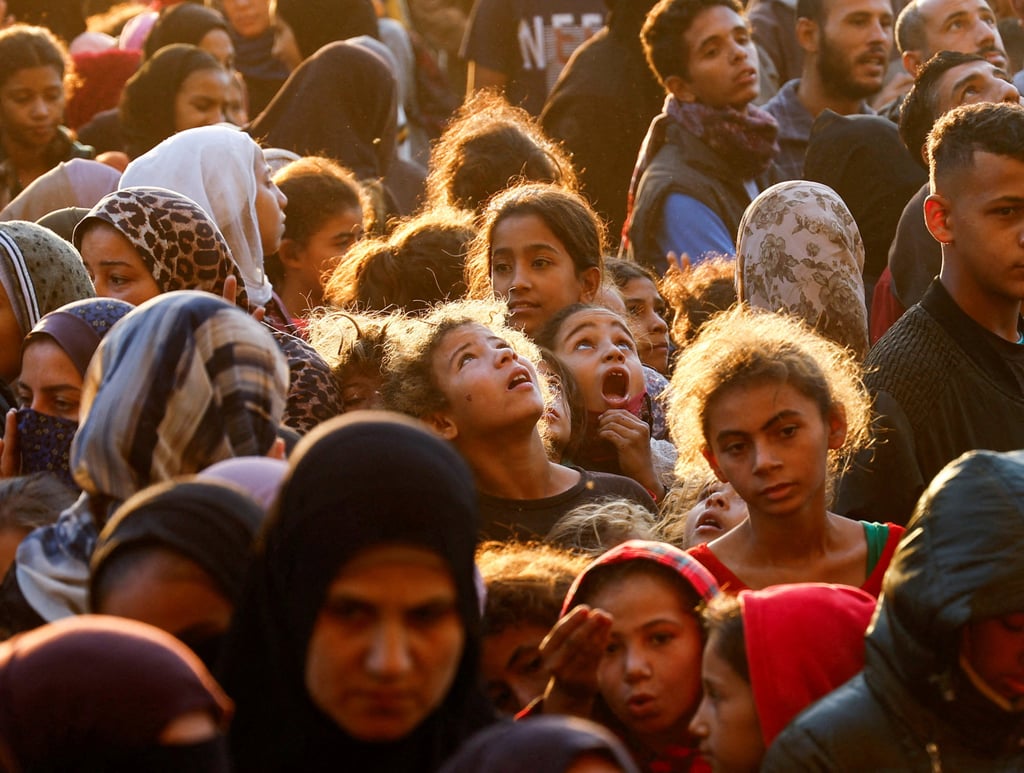 Palestinians gather to buy bread from a bakery in Khan Younis, in the southern Gaza Strip. Photo: Reuters Palestinians gather to buy bread from a bakery in Khan Younis, in the southern Gaza Strip. Photo: Reuters