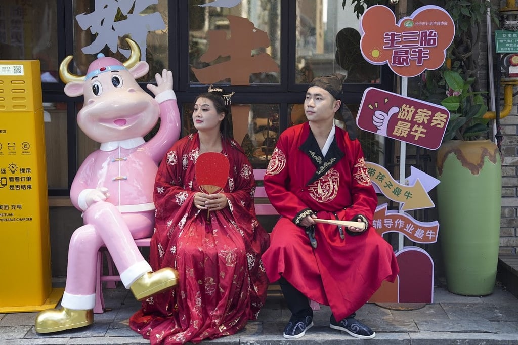 The cultural street has a “marriage school” where visitors can rent traditional wedding attire and learn about love and marriage. Photo: Sydney Today