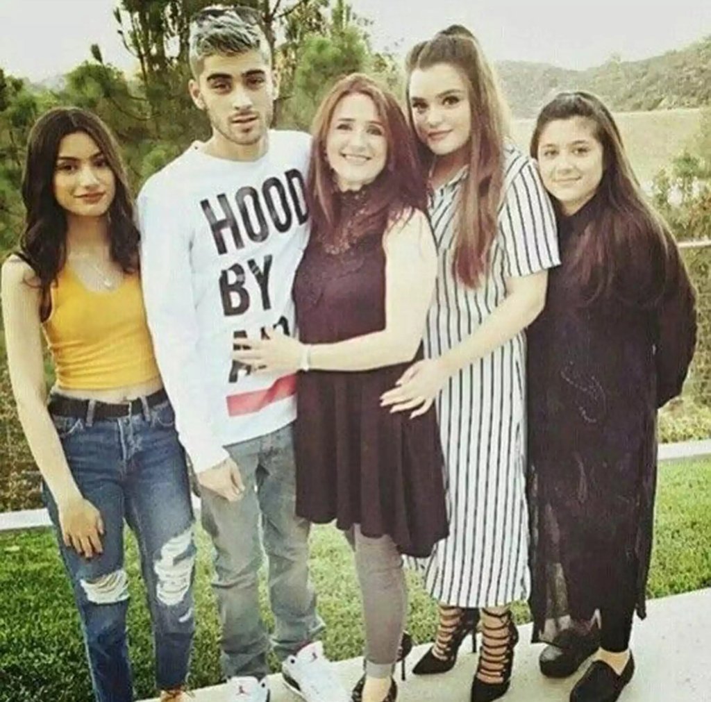 One Direction star Zayn Malik was raised in Bradford, UK, alongside his three sisters. Photo: @doniyabeauty/Instagram One Direction star Zayn Malik was raised in Bradford, UK, alongside his three sisters. Photo: @doniyabeauty/Instagram