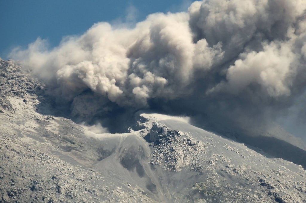 Mount Lewotobi Laki-laki spews volcanic ash from its crater during an earlier eruption on October 12. Photo: AFP Mount Lewotobi Laki-laki spews volcanic ash from its crater during an earlier eruption on October 12. Photo: AFP