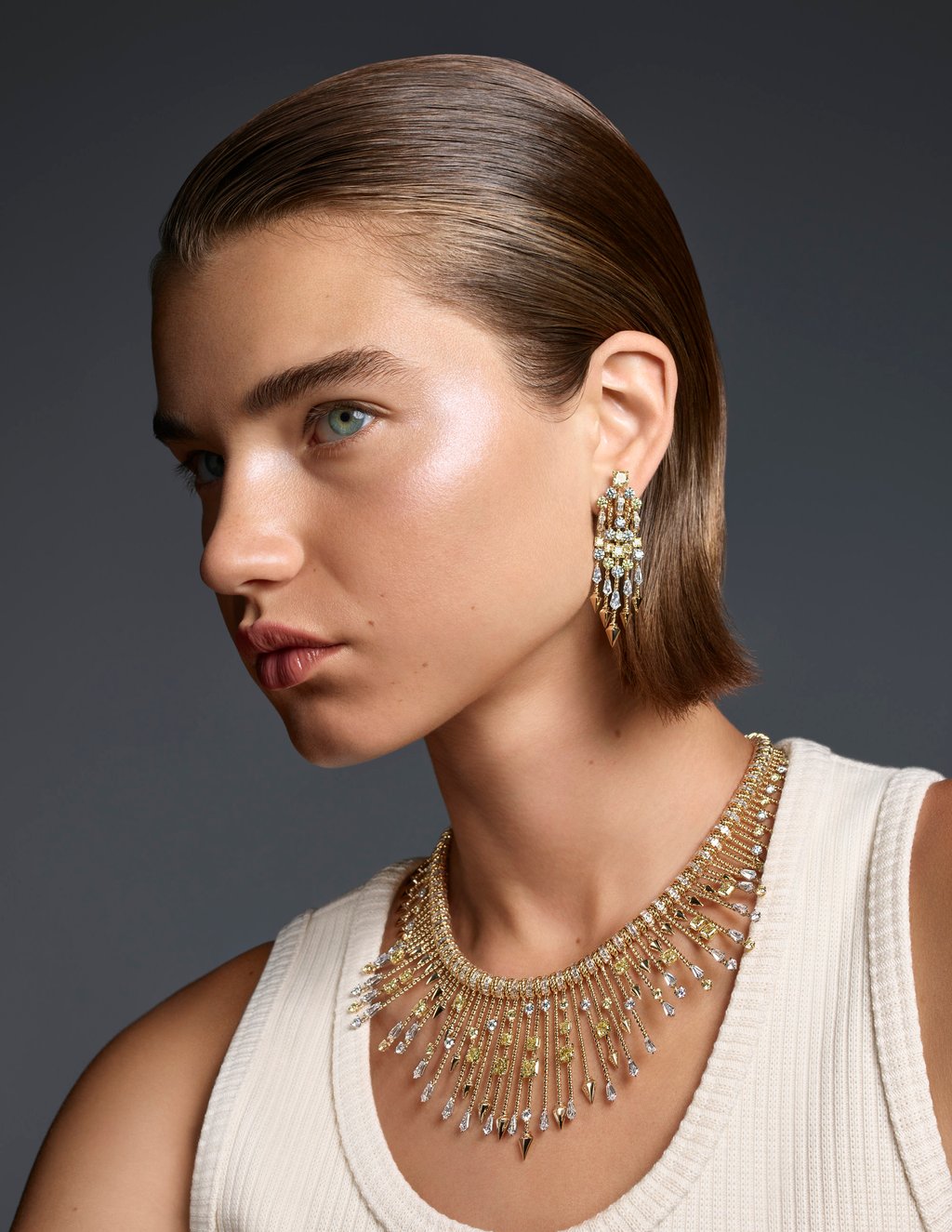 Necklace, earring: Tiffany & Co. Bottega Veneta: Top