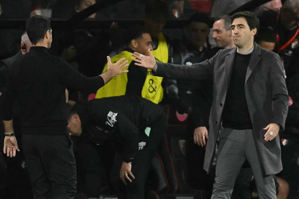 Bournemouth’s Spanish manager Andoni Iraola embraces ‘neighbour’ Mikel Arteta after their Premier League clash. Photo: AFP Bournemouth’s Spanish manager Andoni Iraola embraces ‘neighbour’ Mikel Arteta after their Premier League clash. Photo: AFP