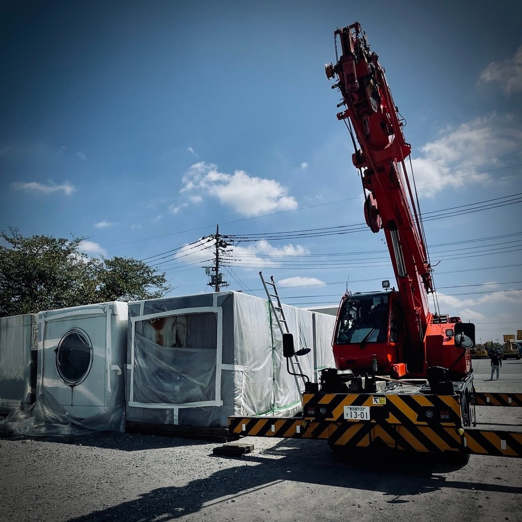 Units salvaged from Nakagin await transport to warehouses. Photo: Nakagin Capsule Tower A606 Project Units salvaged from Nakagin await transport to warehouses. Photo: Nakagin Capsule Tower A606 Project