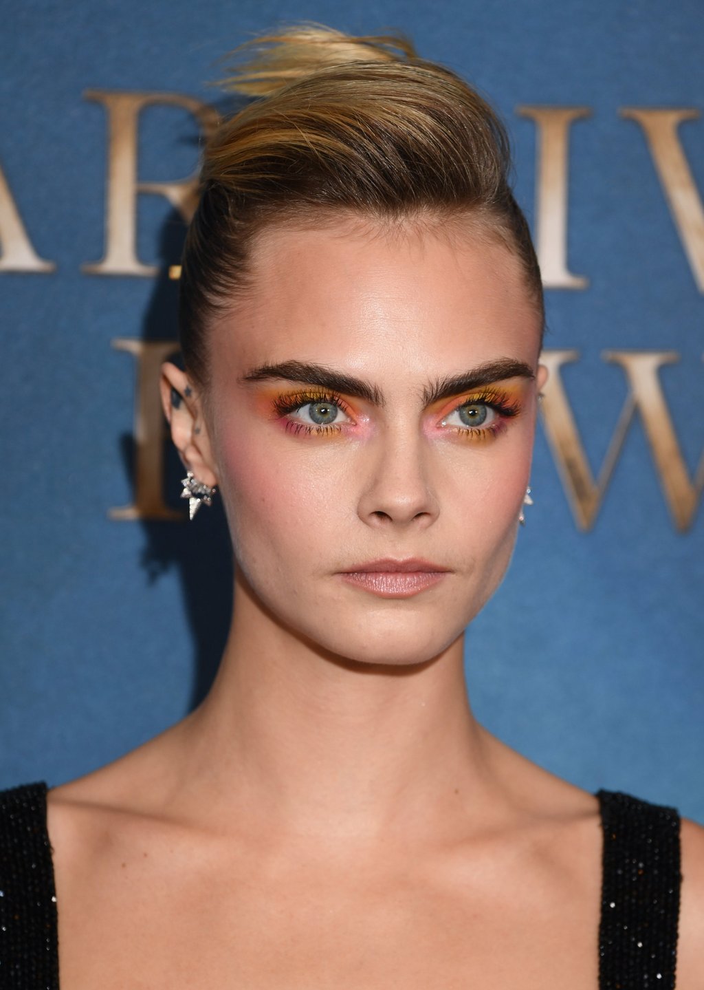 Cara Delevingne’s thick, untamed brows sparked a movement towards embracing natural beauty, beginning in the early 2010s. Photo: Getty Images