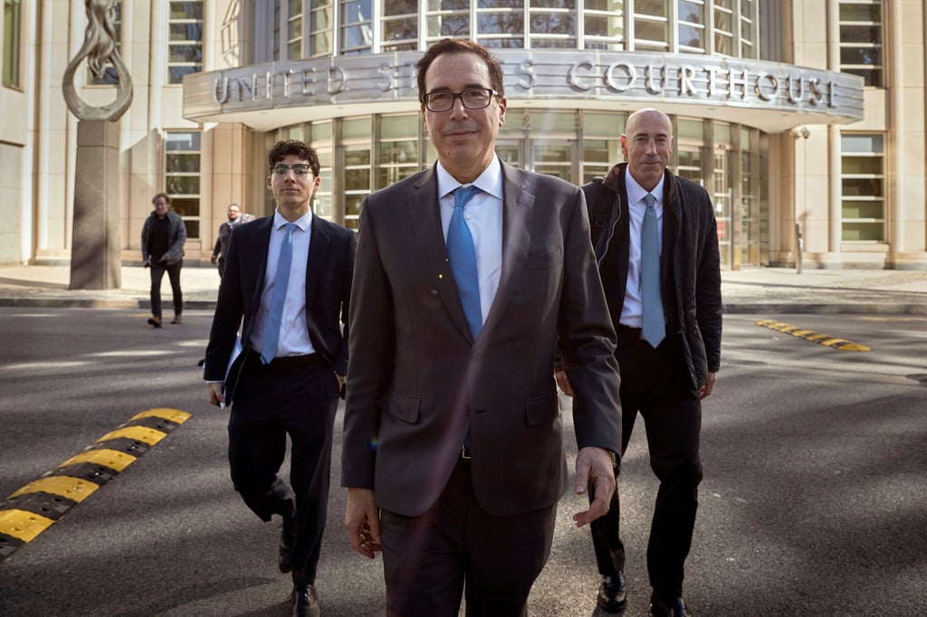 Former US treasury secretary Steven Mnuchin (centre). Photo: AP