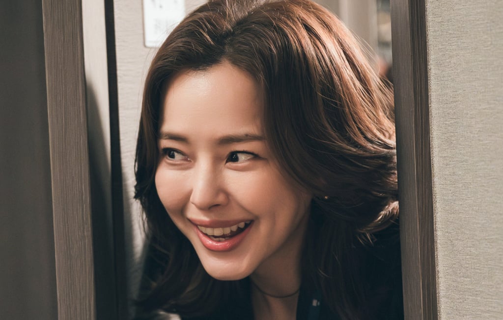 이하니가 열혈사제 시즌 2에서 검사 박경선 역을 맡은 스틸컷.