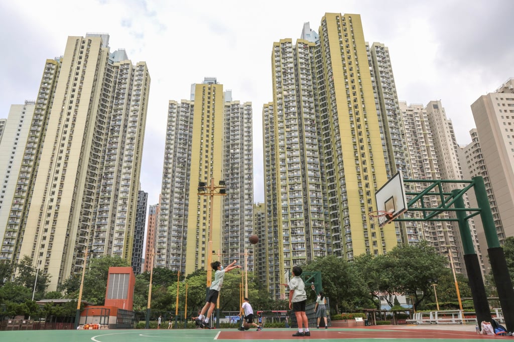 Children shoot hoops in front of Un Chau Estate in Cheung Sha Wan. Photo: Jelly Tse
