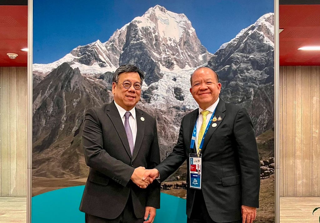 Secretary for Commerce Algernon Yau Ying-wah meets his Thai counterpart, Pichai Naripthaphan. Photo: Handout