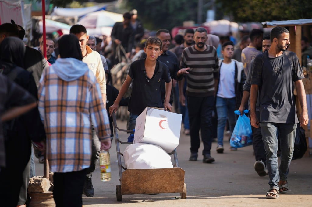 A Palestinian youth carries humanitarian aid in Deir al-Balah, Gaza, on Wednesday. Photo: AP