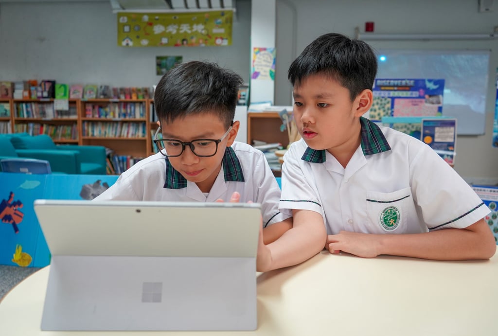 Pupils use an AI platform in the classroom, on July 2. Photo: Kelly Le Pupils use an AI platform in the classroom, on July 2. Photo: Kelly Le