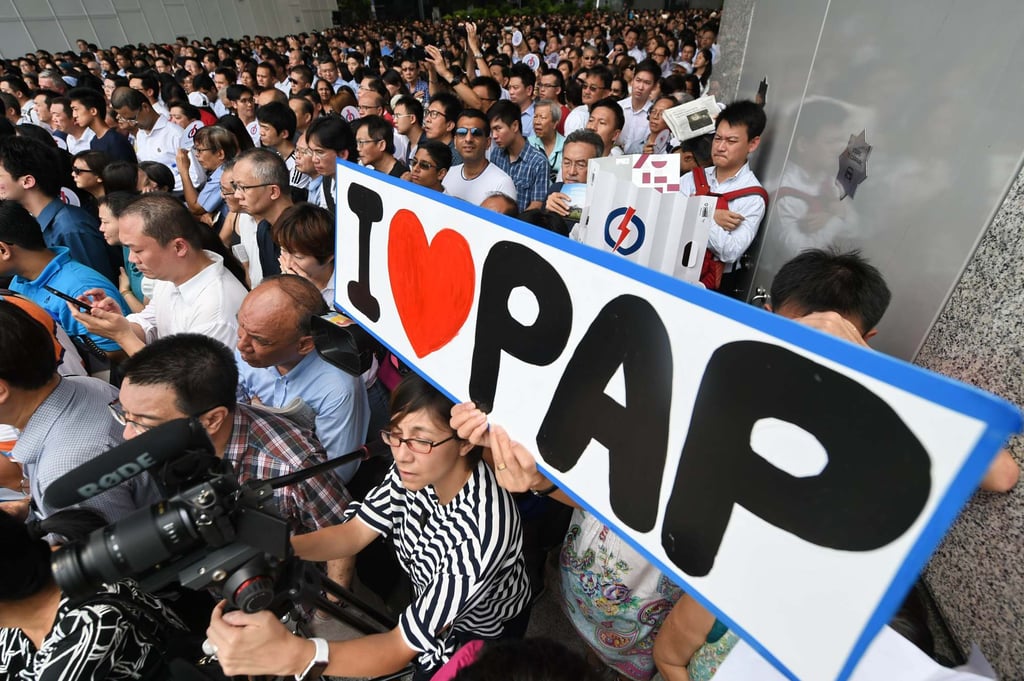 PAP supporters and office workers gather to listen to Lee Hsien Loong, Singapore’s then-prime minister, during an election rally in 2015. Photo: AFP