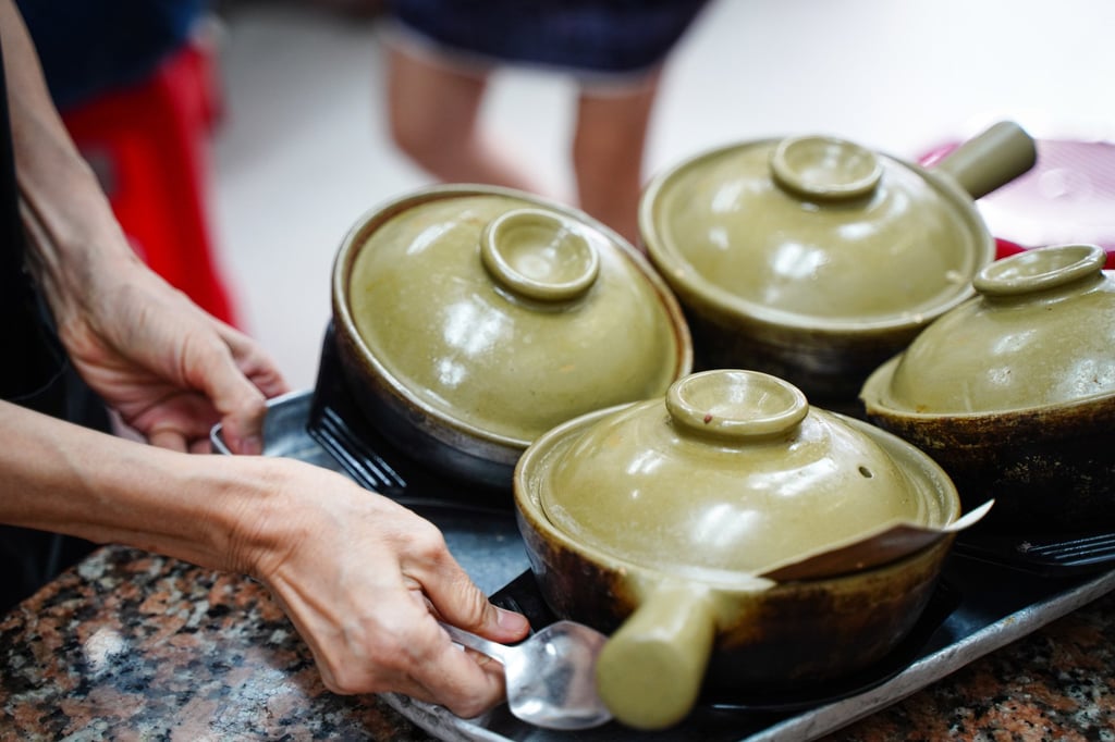A waiter at Wing Hop Sing brings out claypot rice to customers immediately once they are ready. Photo: Alexander Mak