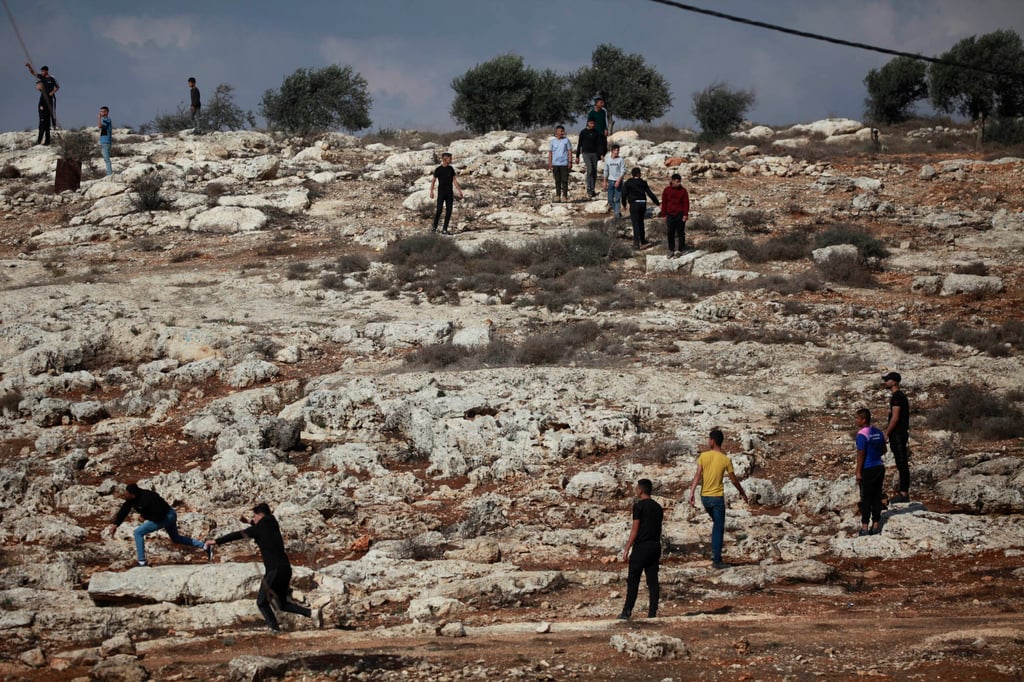 Jewish settlers attack the town of Beit Furik, east of Nablus in the West Bank. Photo: Apaimages/APA Images via ZUMA Press Wire/dpa