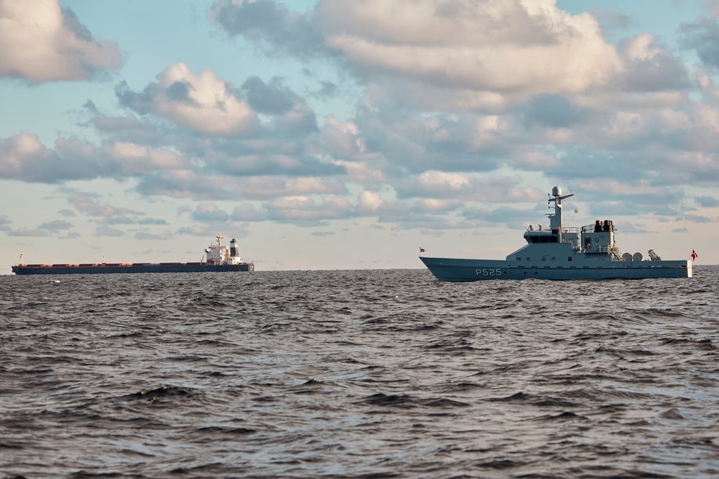 A Danish naval patrol vessel (right) monitors the Yi Peng 3 off the Jutland peninsula on November 20, 2024. Photo: EPA-EFE