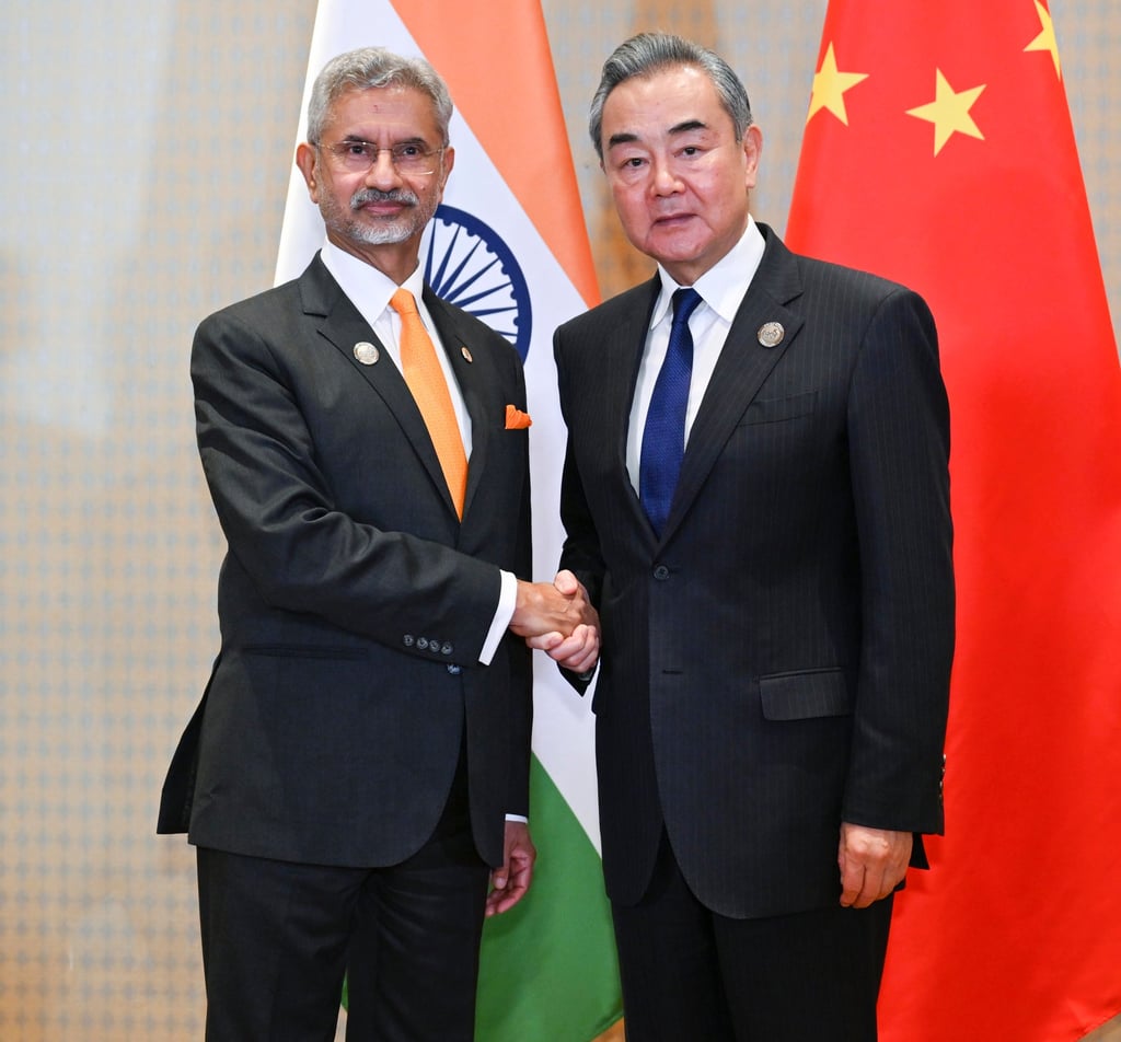 Chinese Foreign Minister Wang Yi shakes hands with his Indian counterpart S. Jaishankar in Rio de Janeiro, Brazil, on Monday. Photo: Xinhua