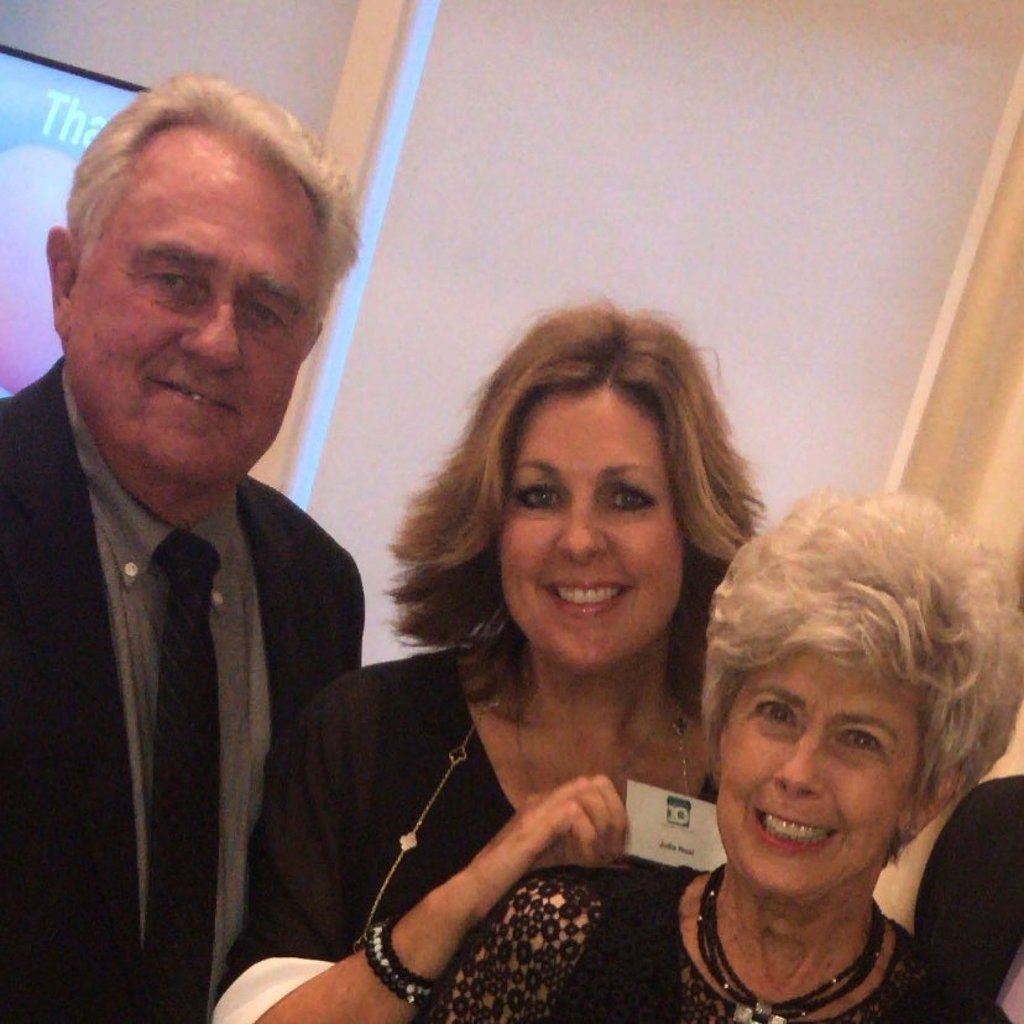 Brad Pitt’s father William, sister Julie and mum Jane. Photo: @julieneal05/Instagram