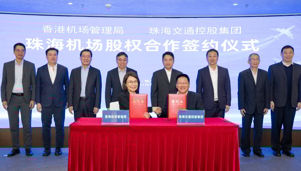 The agreement was signed by the Airport Authority’s Acting CEO Vivian Cheung (left at table) and Fred Lam, chairman of Zhuhai Transportation Holding Group. Photo: Handout
