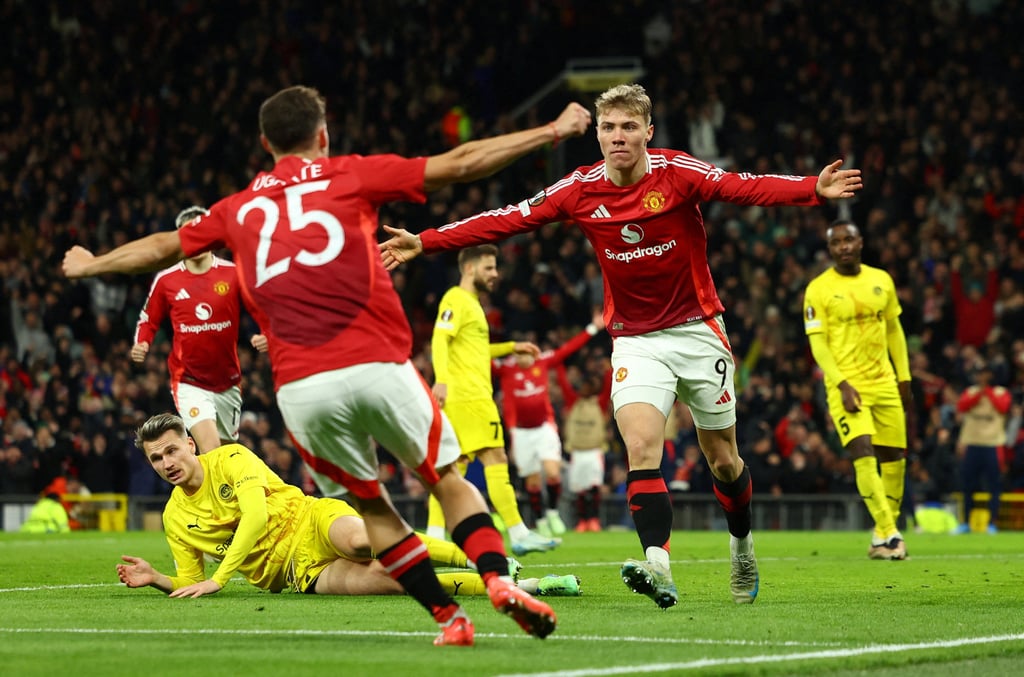 Manchester United’s Rasmus Hojlund (right) celebrates scoring his side’s winner with Manuel Ugarte. Photo: Reuters Manchester United’s Rasmus Hojlund (right) celebrates scoring his side’s winner with Manuel Ugarte. Photo: Reuters