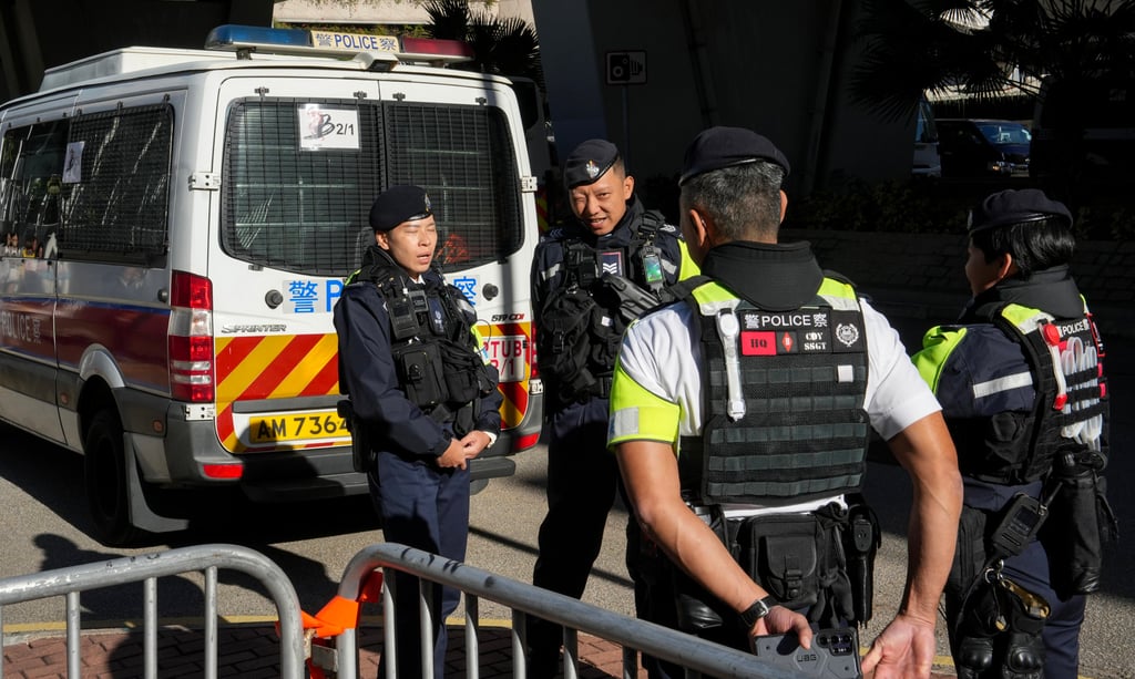Police stand guard outside West Kowloon Court. Photo: Sun Yeung Police stand guard outside West Kowloon Court. Photo: Sun Yeung