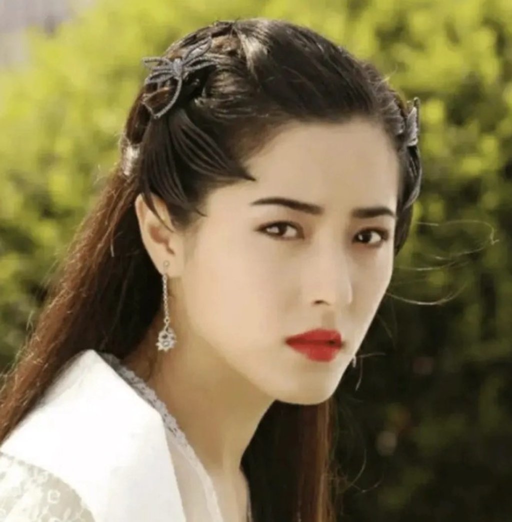 Though mainly known for her beauty, Zeng stays grounded and dedicated to her work. Photo: Weibo Though mainly known for her beauty, Zeng stays grounded and dedicated to her work. Photo: Weibo