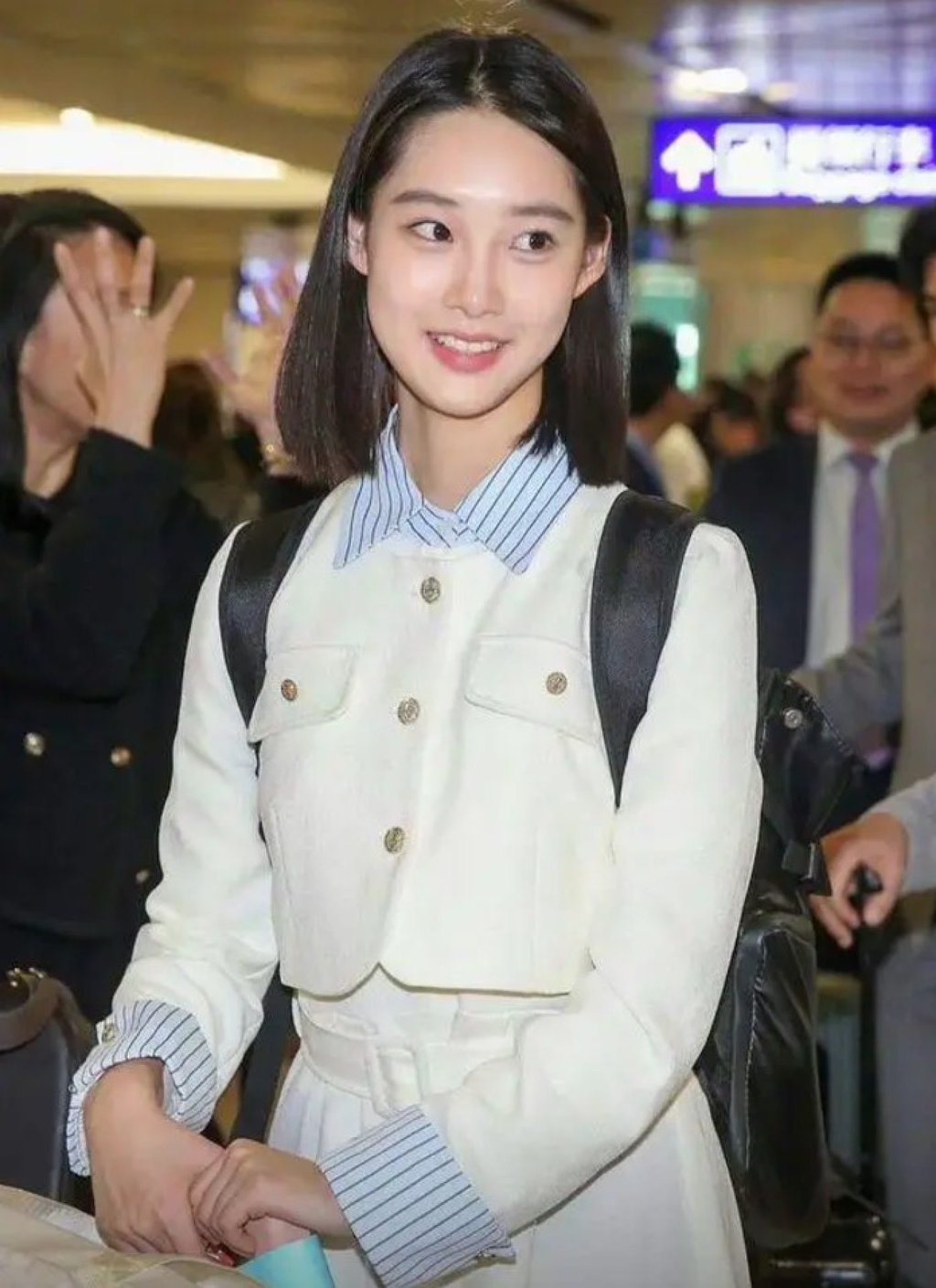 In addition to her charming looks, Peng Yihang, above, excels in ballet and is an academic high-achiever. Photo: Weibo In addition to her charming looks, Peng Yihang, above, excels in ballet and is an academic high-achiever. Photo: Weibo