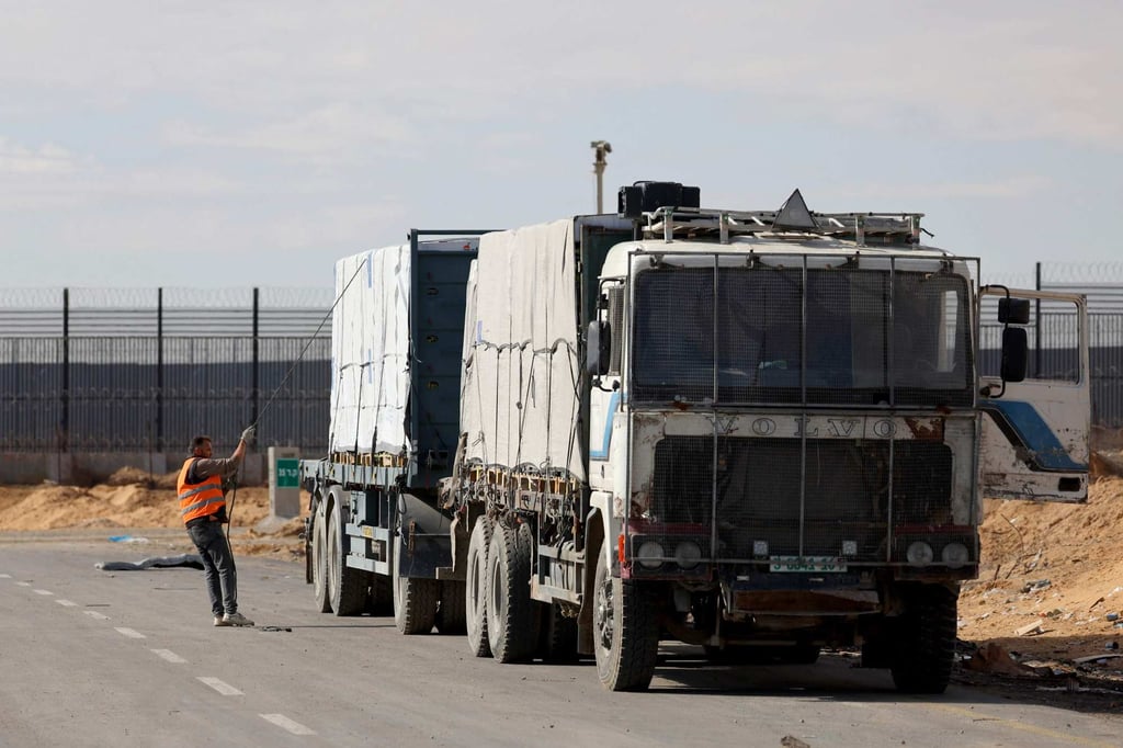 A Palestinian truck driver tying down aid he picked up from a drop-off area near the Kerem Shalom crossing. Photo: AFP A Palestinian truck driver tying down aid he picked up from a drop-off area near the Kerem Shalom crossing. Photo: AFP