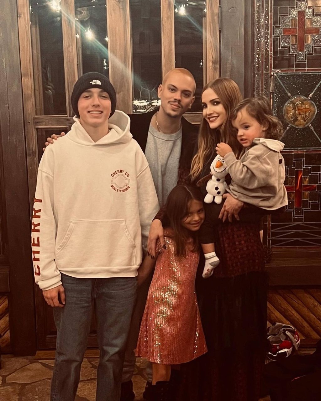 Bronx Mowgli Wentz appears close with his parents as well as his stepdad. Photo: @ashleesimpsonross/Instagram