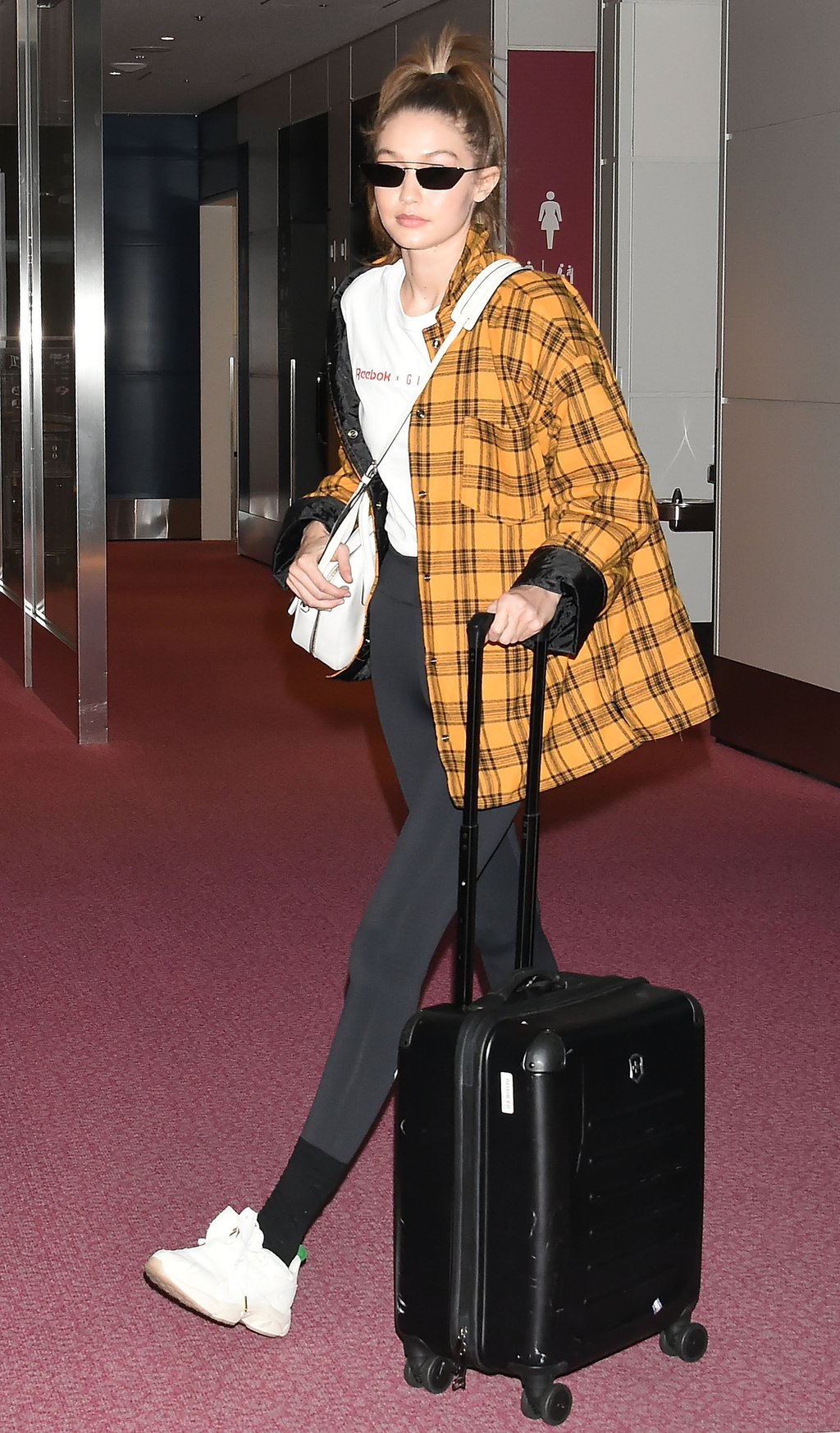 Gigi Hadid is seen upon arriving at the Haneda Airport in November 2018 in Tokyo, Japan. Photo: WireImage
