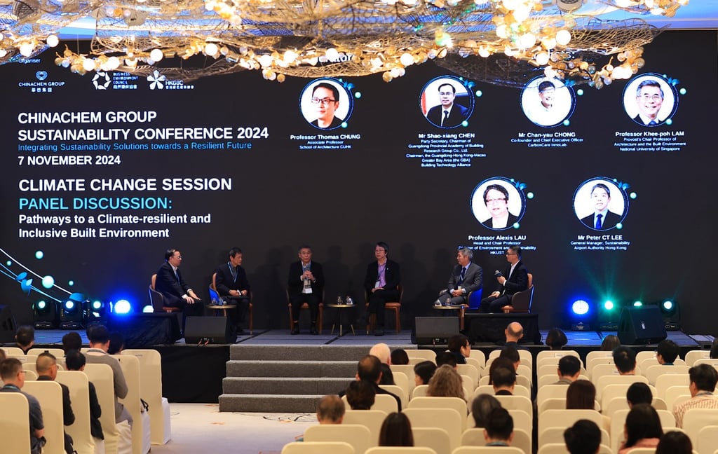 Guest speakers from various industry sectors participate in a panel discussion on climate change. Guest speakers from various industry sectors participate in a panel discussion on climate change.