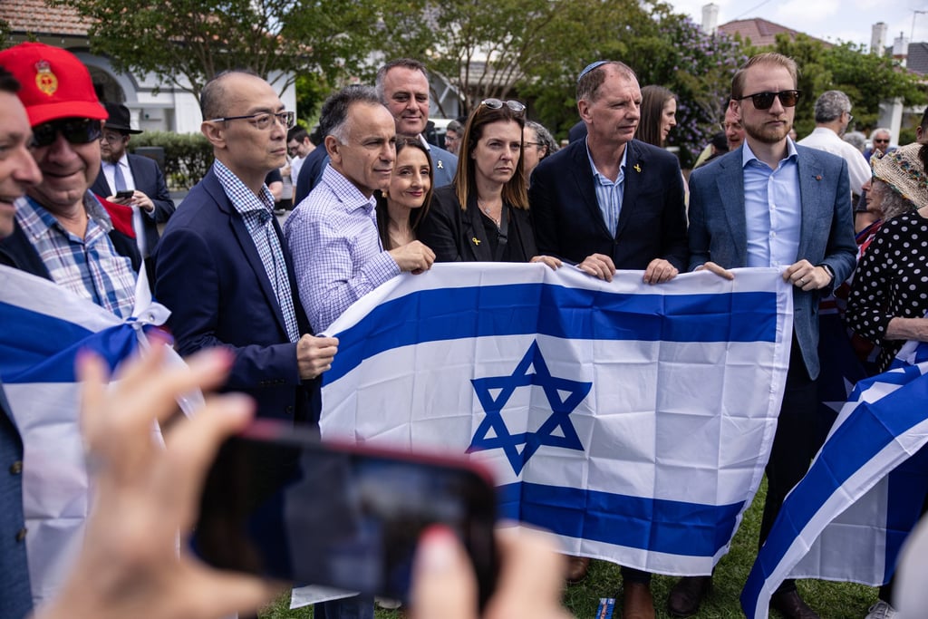 Victorian Opposition Leader John Pessuto (C-L) poses for a photograph with members of Parliament and members of the Jewish community during a community solidarity rally following an arson attack on Adass Israel Synagogue. Photo: EPA-EFE Victorian Opposition Leader John Pessuto (C-L) poses for a photograph with members of Parliament and members of the Jewish community during a community solidarity rally following an arson attack on Adass Israel Synagogue. Photo: EPA-EFE