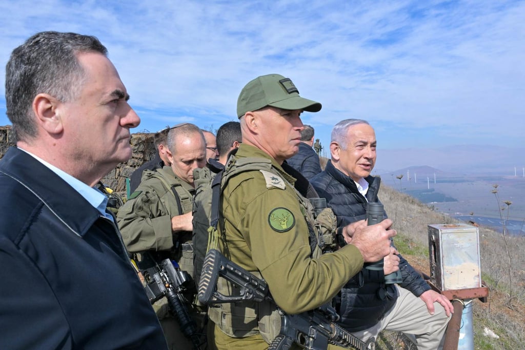 Israeli Prime Minister Benjamin Netanyahu and Defence Minister Israel Katz visit an observation point on Mt Bental on the Golan Heights bordering Syria. Photo: Koby Gideon/GPO/dpa Israeli Prime Minister Benjamin Netanyahu and Defence Minister Israel Katz visit an observation point on Mt Bental on the Golan Heights bordering Syria. Photo: Koby Gideon/GPO/dpa