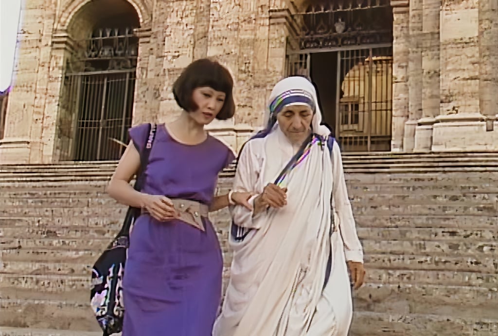 Kan with Mother Teresa in Rome during the filming of an episode of One World. The TV show Kan hosted and produced from 1986-1989 introduced Chinese people to cultures around the world. Photo: courtesy of Yue-Sai Kan Kan with Mother Teresa in Rome during the filming of an episode of One World. The TV show Kan hosted and produced from 1986-1989 introduced Chinese people to cultures around the world. Photo: courtesy of Yue-Sai Kan